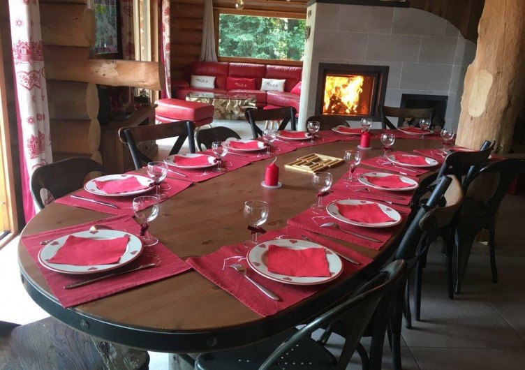 Location de vacances - Chalet à Bolquère - La table accueille facilement 12 convives