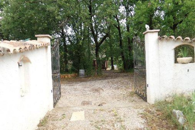 Location de vacances - Villa à Draguignan - L'entrée principale donnant accès à notre propriété.