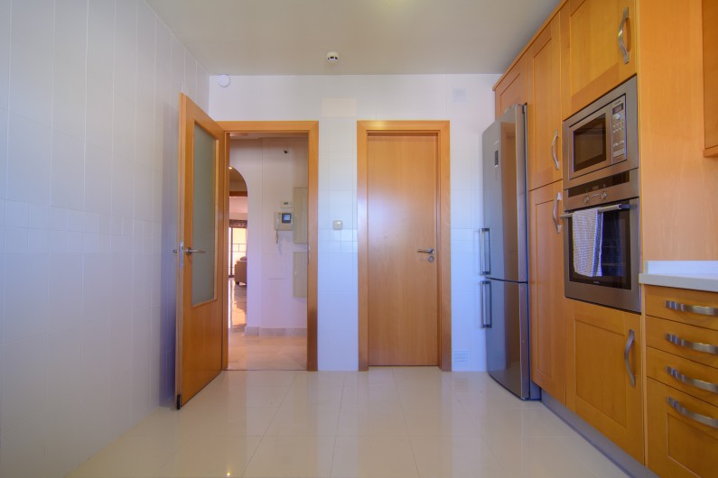 Location de vacances - Appartement à Marbella - Cuisine avec réfrigérateur, micro-ondes, vitrocéramique, réfrigérateur