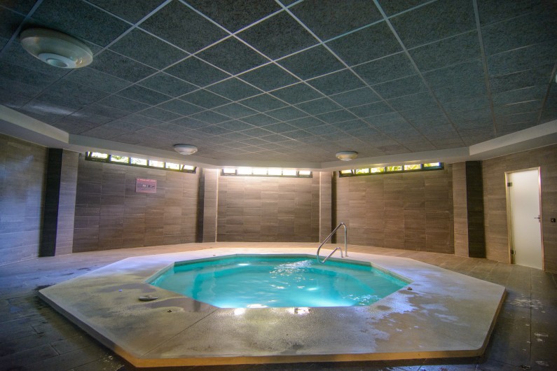 Location de vacances - Appartement à Marbella - Urbanisation Las Mimosas avec spa, jacuzzi, salle de sport et sauna.