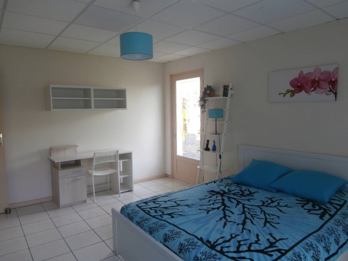 Location de vacances - Villa à Saint-Gilles les Bains - La grande chambre bleue