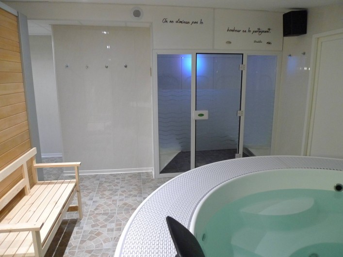 Location de vacances - Studio à Saint-Malo - au rez de chaussée, notre spa avec jacuzzi et hammam...