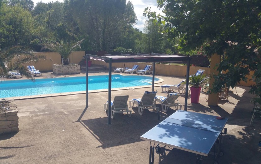 Location de vacances - Maison - Villa à Loriol-du-Comtat - Ping-pong à l ombre d 'un platane tricentenaire