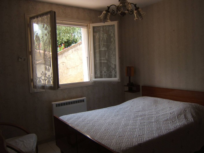 Location de vacances - Appartement à Sospel - Chambre à coucher