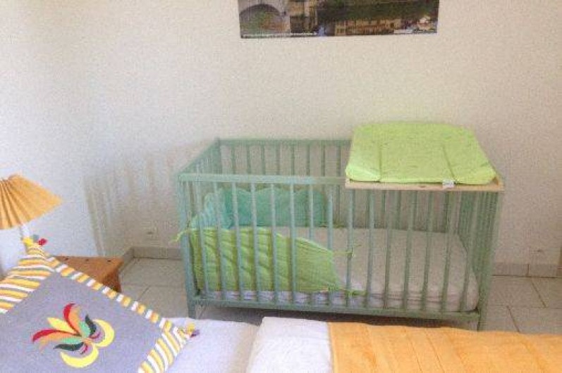 Location de vacances - Gîte à Corgnac-sur-l'Isle - Lit bébé sur demande dans chambre 2