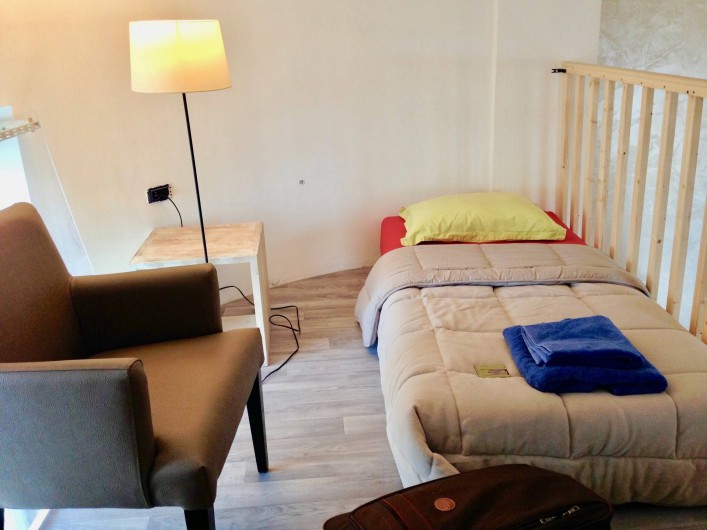 Location de vacances - Appartement à Monaco-Ville - lit ds la chambre du haut ds la mezzanine