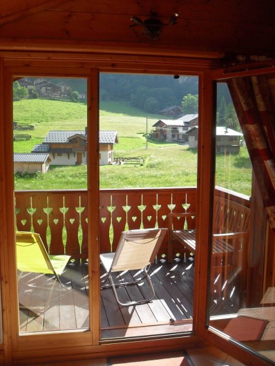 Location de vacances - Appartement à Pralognan-la-Vanoise - La terrasse ensoleillée, face à la montagne sans vis-à-vis avec ses transats