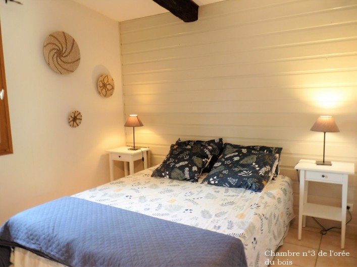 Location de vacances - Villa à Labeaume - chambre grise lit en 160 x 200 moustiquaire
