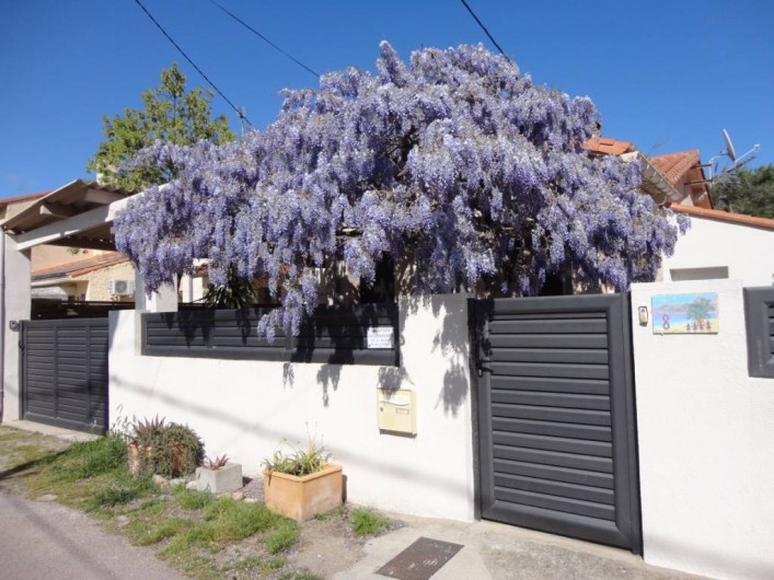 Location de vacances - Villa à Argelès Plage - Portail de l'entrée ainsi que du garage donnant sur la rue calme