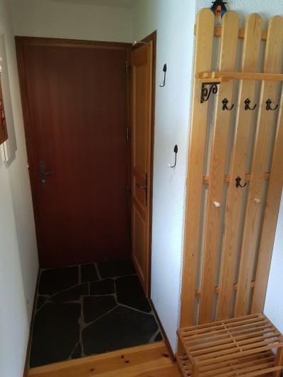 Location de vacances - Appartement à Le Grand-Bornand - Entrée du logement avec WC N° 1