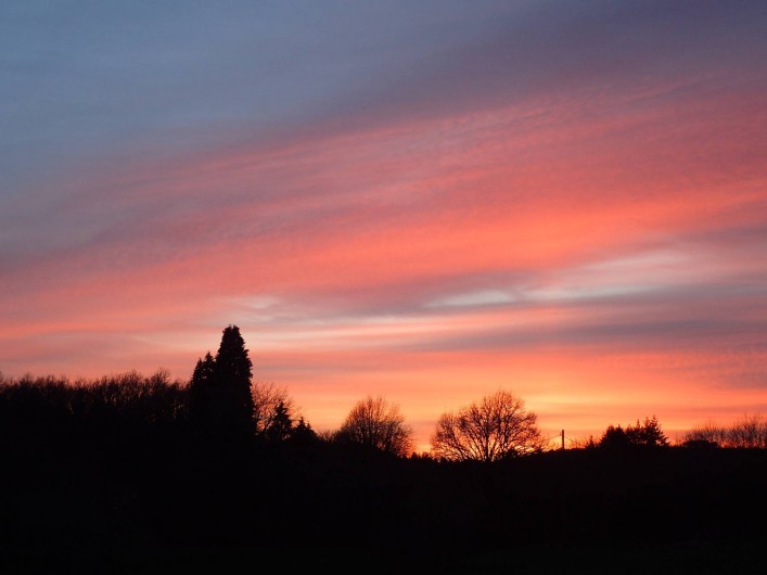 Location de vacances - Gîte à Saint-Hilaire-les-Courbes - Et puis regardez le coucher de soleil a la fin de chaque jour.