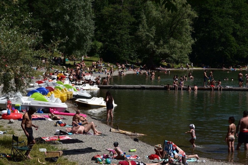 Location de vacances - Villa à Pierre-Châtel - La baignade dans nos lac  Laffrey  ,  pédalos