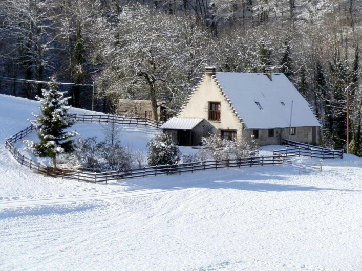 Location de vacances - Gîte à Sainte-Marie de Campan - la grange du Gaciet, premier voisin à 200 m... l'hiver