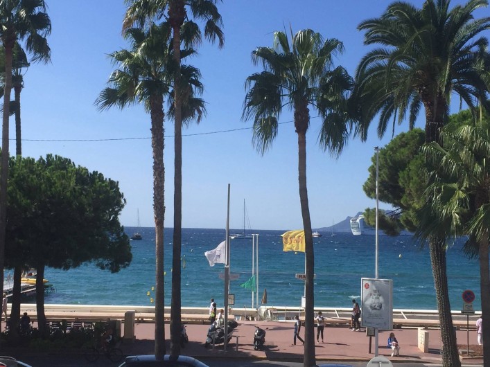 Location de vacances - Appartement à Cannes - VUE sur la mer depuis la terrasse de l'appartement