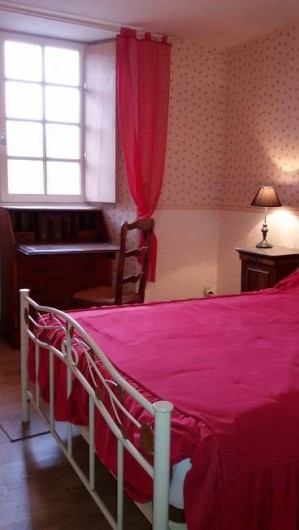 Location de vacances - Château - Manoir à Tréguier - la chambre rouge lit double