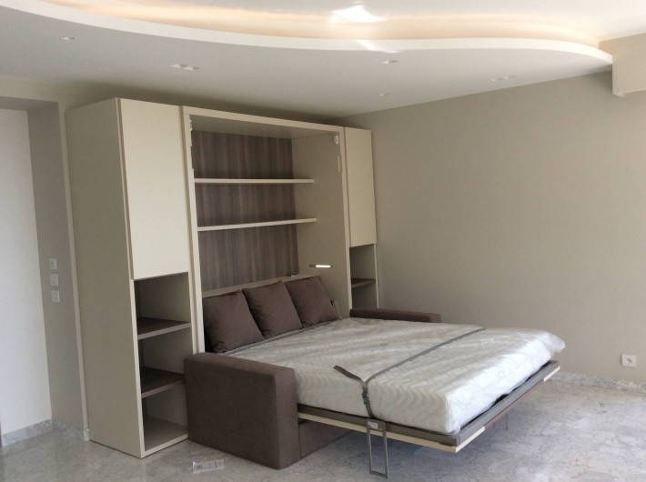 Location de vacances - Appartement à Menton - lit escamotable dans le salon 160 X 200