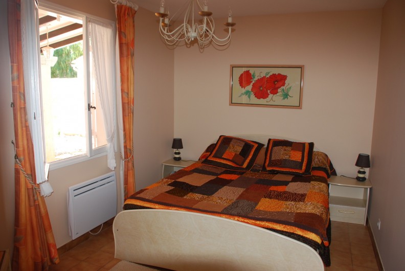 Location de vacances - Villa à La Londe-les-Maures - Chambre rez de chaussée