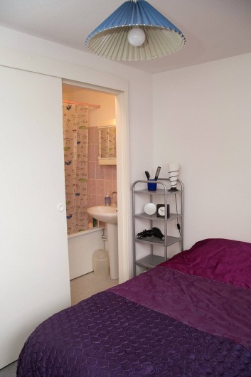 Location de vacances - Appartement à Villers-sur-Mer - La chambre et la salle de bain