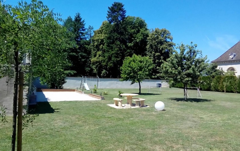 Location de vacances - Maison - Villa à Beaujeu-Saint-Vallier-Pierrejux-et-Quitteur - Terrain de pétanque  et balançoire, tobogan, cages de foot