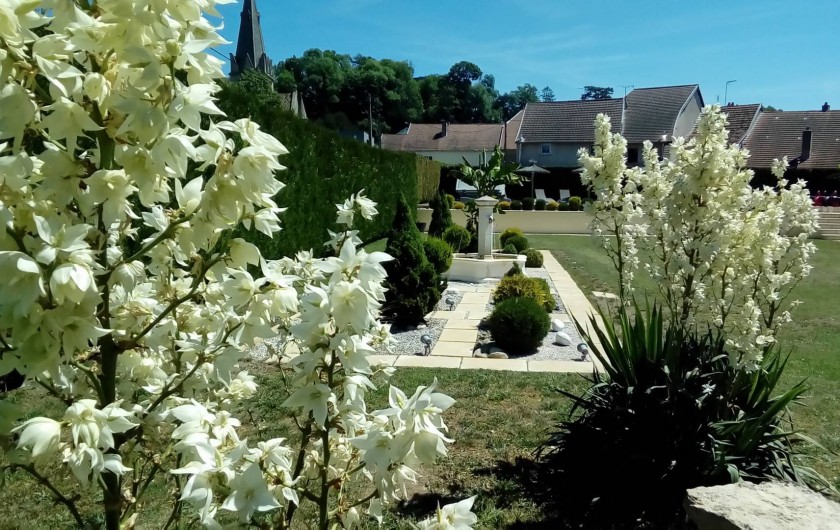 Location de vacances - Maison - Villa à Beaujeu-Saint-Vallier-Pierrejux-et-Quitteur - Fontaine et jardin