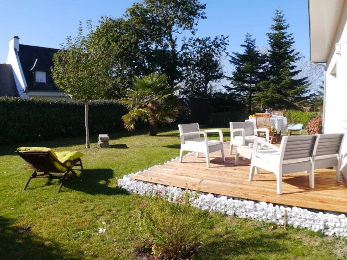 Location de vacances - Maison - Villa à Fouesnant - Terrasse avec mobilier de jardin contemporain