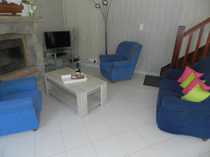 Location de vacances - Gîte à Plouhinec - Coin salon avec téléviseur- Accès wifi dans le gite-