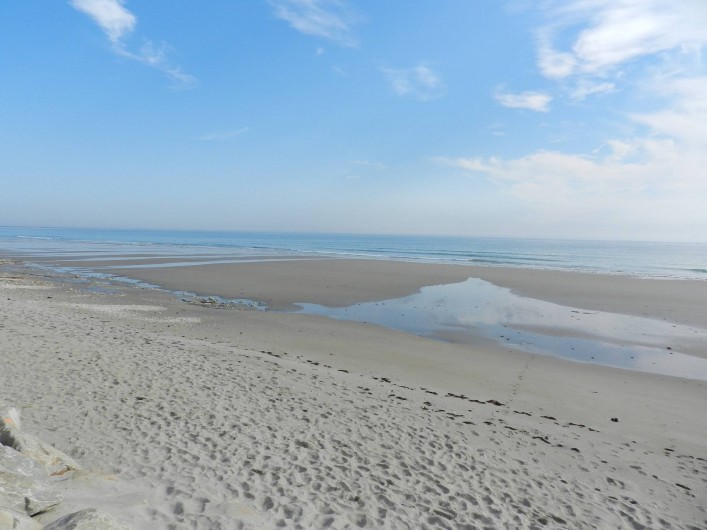 Location de vacances - Gîte à Plouhinec - Grande plage de sable fin à 500 m du gite avec l'océan