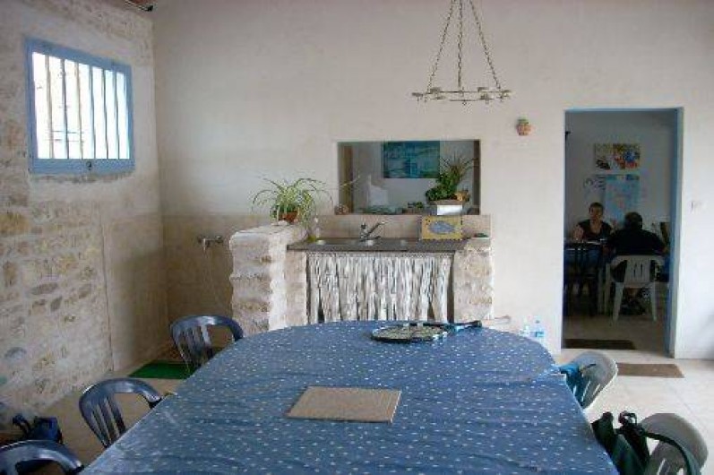 Location de vacances - Maison - Villa à Dolus-d'Oléron - Chai avec douche de désablage et evier (pour ouvrir les huitres!)