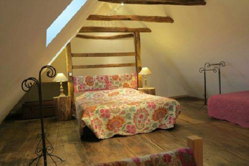 Location de vacances - Gîte à Saint-Pierre-de-Nogaret - Chambre "Les Monts d'Aubrac"  1 lit en 140 + 2 lits en 90