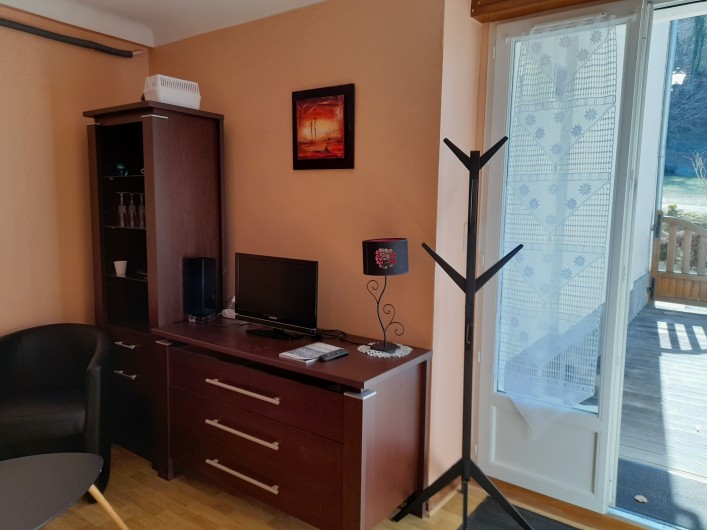 Location de vacances - Appartement à Esterre - SALON donnant sur terrasse N°1