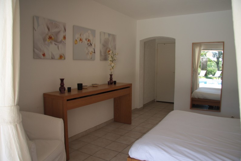 Location de vacances - Villa à Sainte-Maxime - Chambre blanche