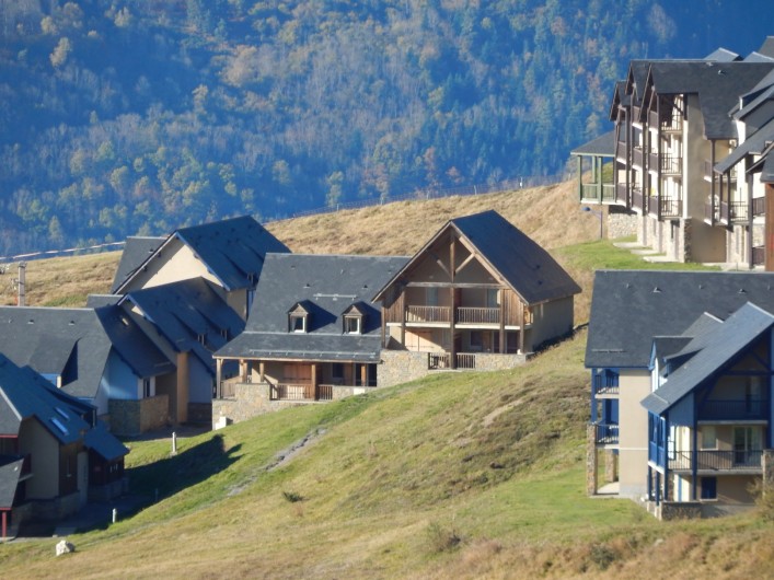 Location de vacances - Appartement à Loudenvielle - Chalet, vu de la montagne.