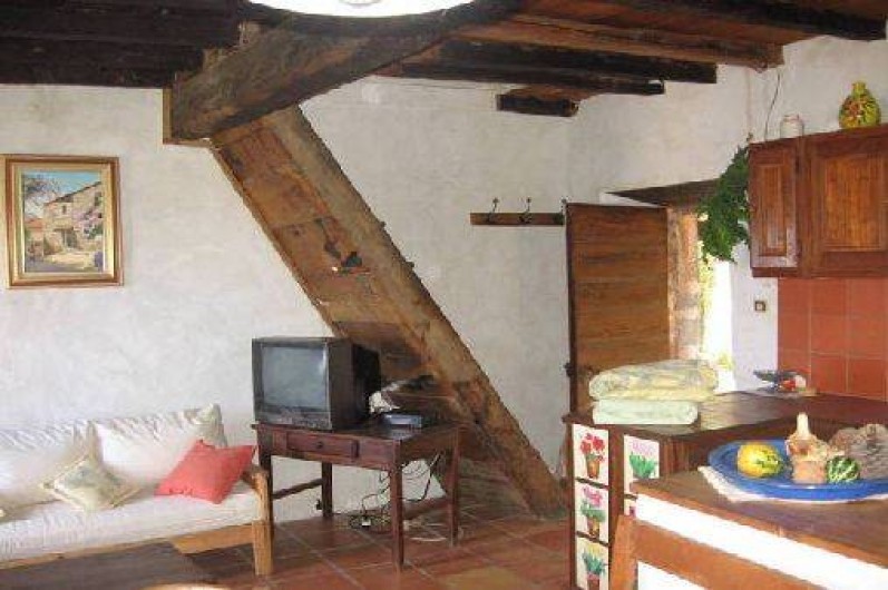 Location de vacances - Maison - Villa à Sari-d'Orcino - escalier pour accéder a l étage