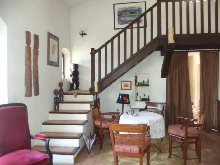 Location de vacances - Villa à Mandelieu-la-Napoule - accès à la mezzanine et chambre du haut