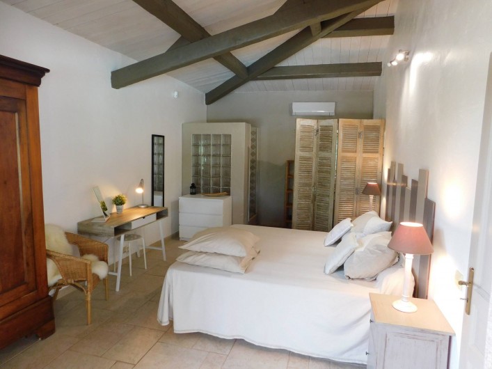 Location de vacances - Villa à Roquebrune-sur-Argens - Chambre 1 en RDC sur terrasse avec sa SDB