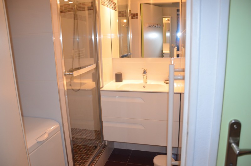 Location de vacances - Appartement à Cerbère - Salle de Douche  avec lave linge