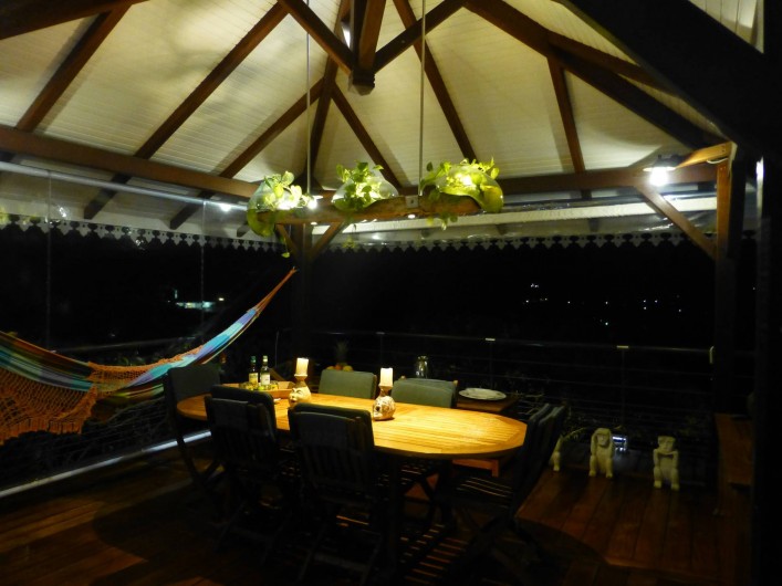 Location de vacances - Gîte à Le François - Carbet espace repas et cuisine avec vue sur mer wifi
