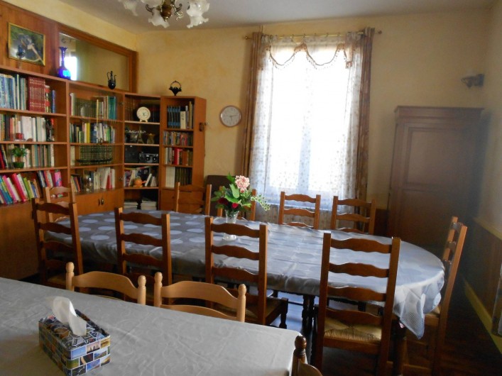 Location de vacances - Villa à Saint-Nicolas-des-Motets - Salle à manger   Coin des jeux et lectures