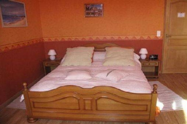 Location de vacances - Villa à Saint-Nicolas-des-Motets - chambres et lit  suite pour 5 personnes