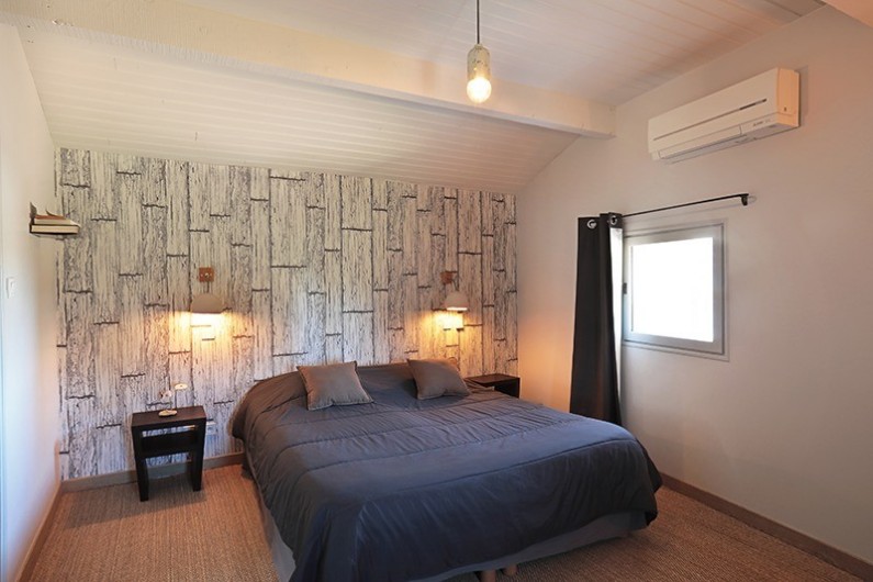 Location de vacances - Chambre d'hôtes à Saint-Laurent-des-Arbres - Chambre 2 du gîte