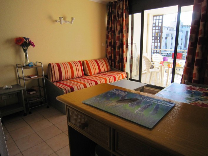 Location de vacances - Appartement à Le Cap d'Agde - Le canapé -gigogne du salon