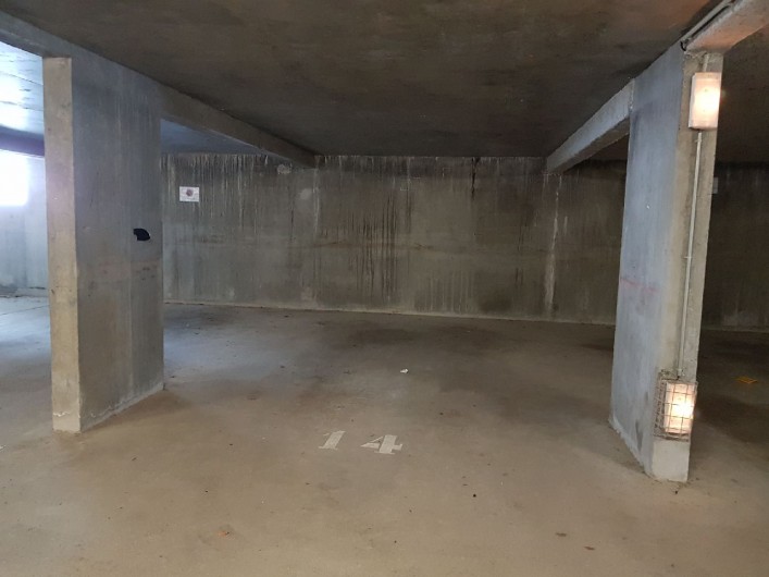 Location de vacances - Appartement à La Joue du Loup - le parking souterrain