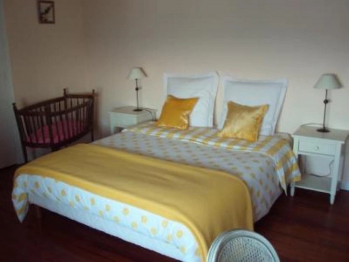 Location de vacances - Maison - Villa à Sauzon - chambre couchage 160 vue mer