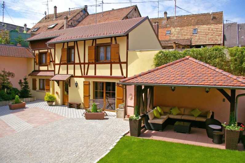 Location de vacances - Chambre d'hôtes à Beblenheim - Le Clos des raisins chambres d'hôtes de charme en Alsace vue du jardin