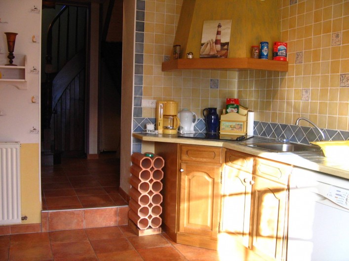 Location de vacances - Appartement à Argelès-Gazost - cuisine indépendante au fond l'entrée