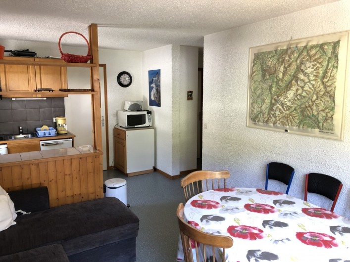 Location de vacances - Appartement à Les Houches - sale a manger +cuisine ouverte