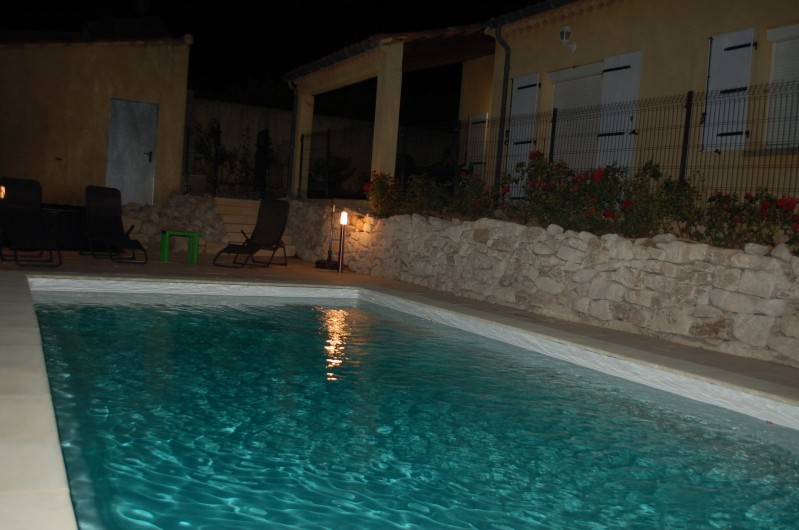 Location de vacances - Villa à Les Granges-Gontardes - Piscine de nuit