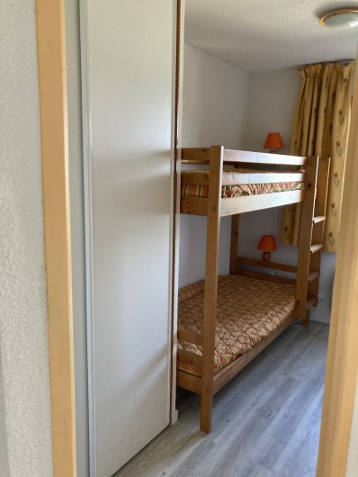 Location de vacances - Appartement à Le Corbier - Chambre 2 avec 2 lits superposés