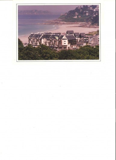 Location de vacances - Appartement à Perros-Guirec - L'immeuble en bordure de plage