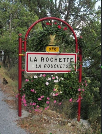 Location de vacances - Gîte à La Rochette - Entrée du village